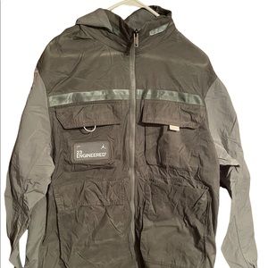 Olive green air Jordan windbreaker. Worn 2-3 times, no rips or holes.